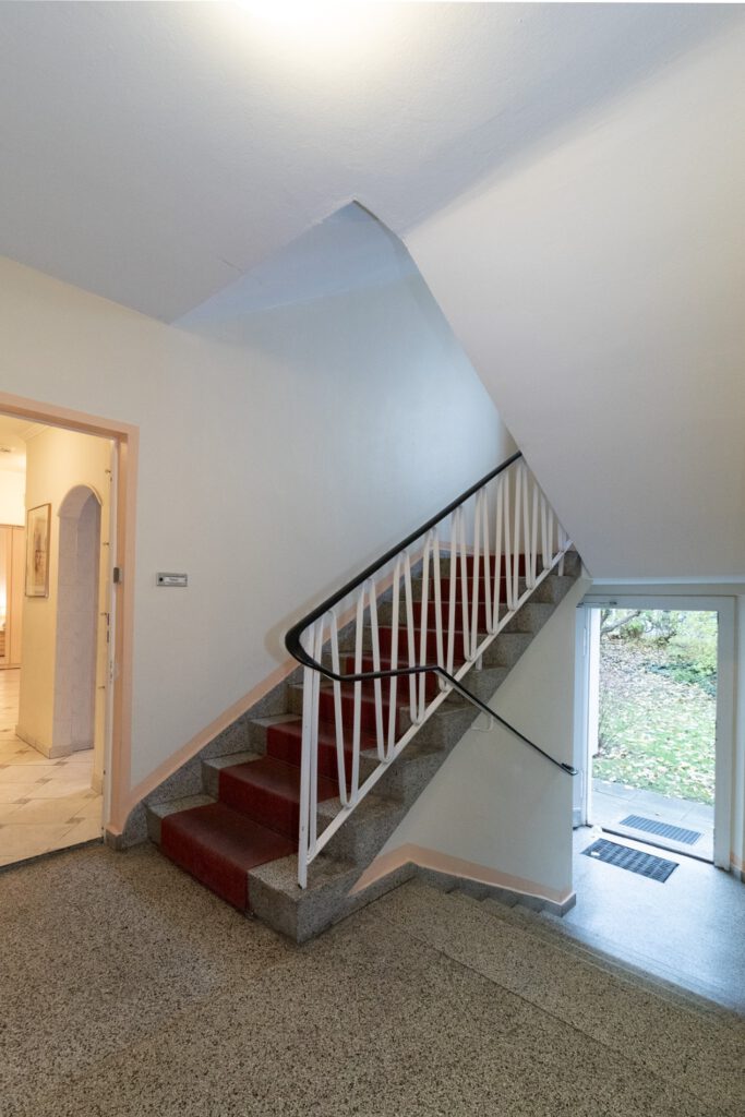 treppenhaus eingang wohnung